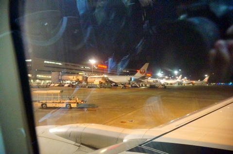 羽田空港第一ターミナルに到着